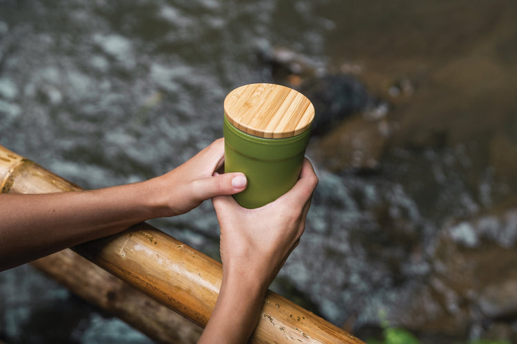 Wooden bamboo lid mug pack of 25 Custom Wood Designs __label: Multibuy green-wooden-bamboo-lid-mug-pack-of-25-53613158728023